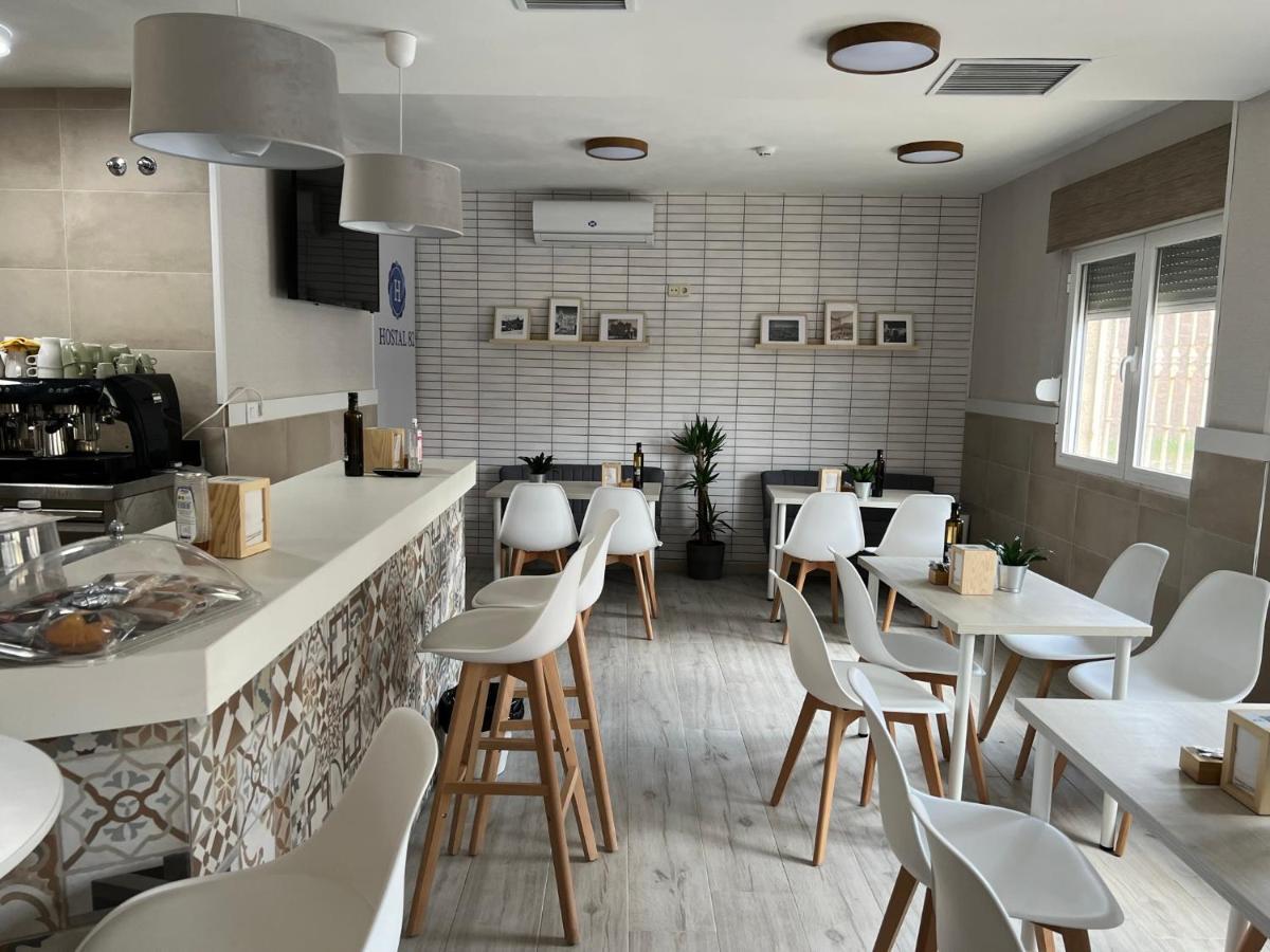 Hostal 82 Olias del Rey Luaran gambar