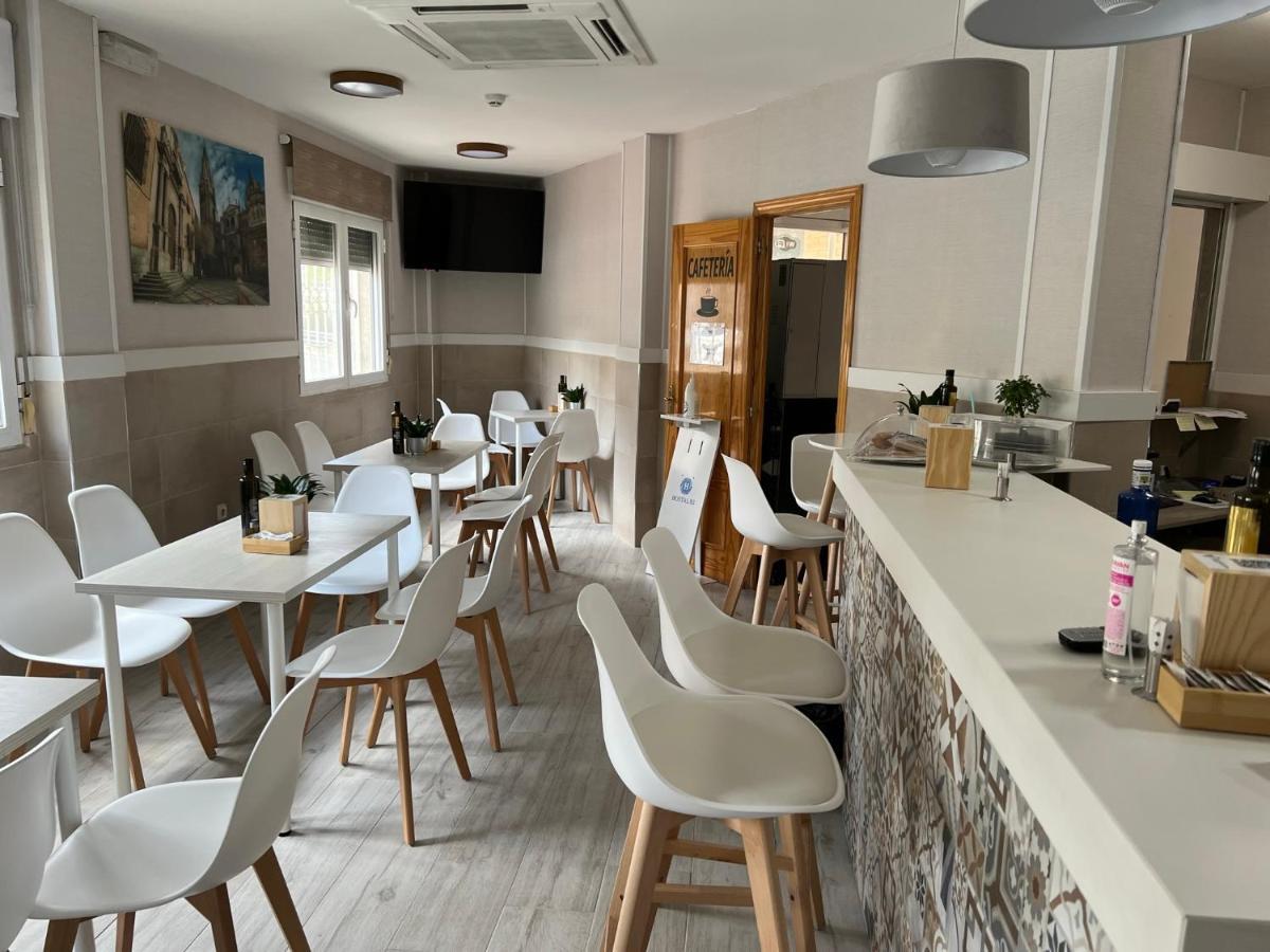 Hostal 82 Olias del Rey Luaran gambar