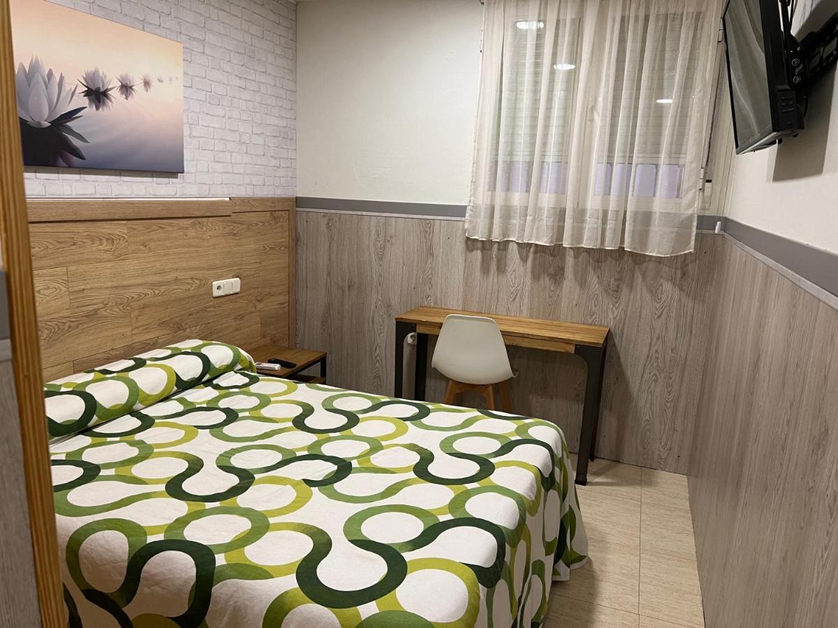 Hostal 82 Olias del Rey Luaran gambar