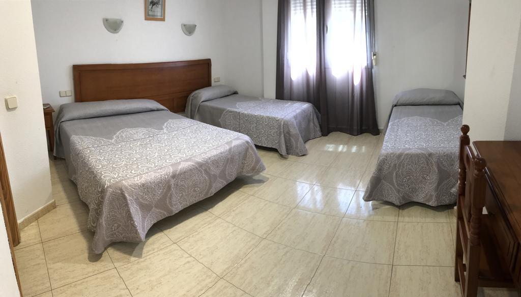 Hostal 82 Olias del Rey Bilik gambar