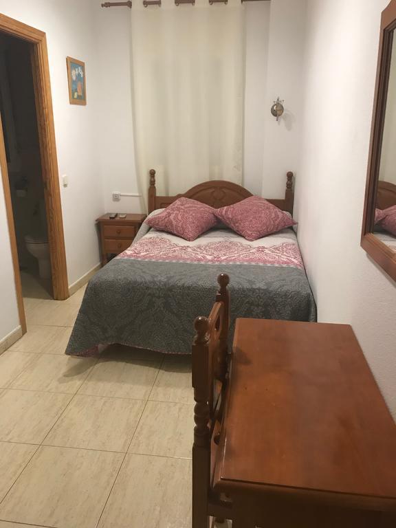 Hostal 82 Olias del Rey Luaran gambar