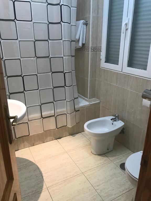 Hostal 82 Olias del Rey Luaran gambar