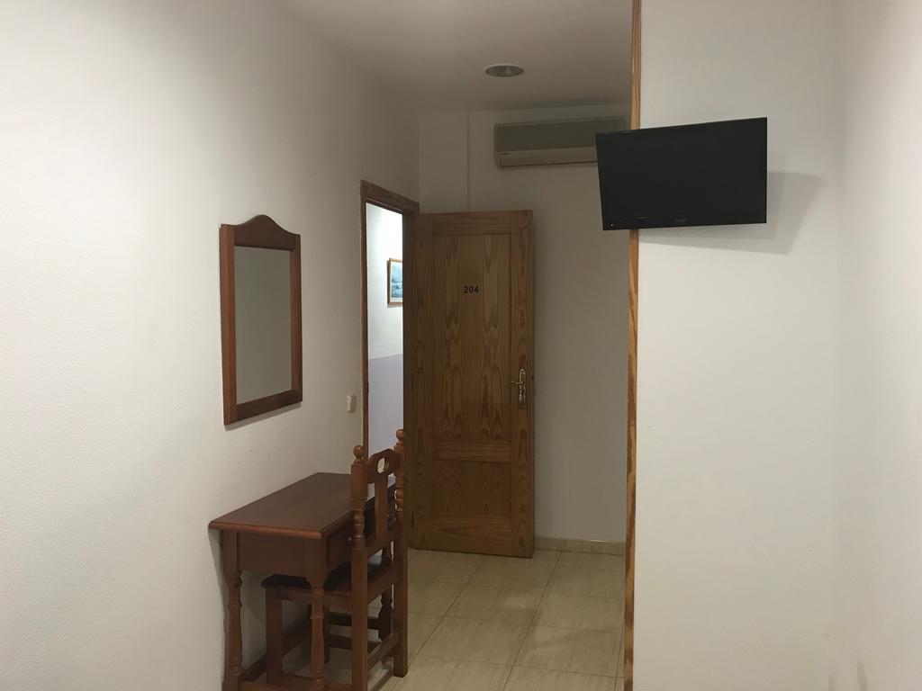 Hostal 82 Olias del Rey Luaran gambar