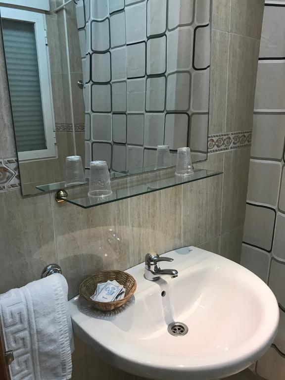 Hostal 82 Olias del Rey Luaran gambar