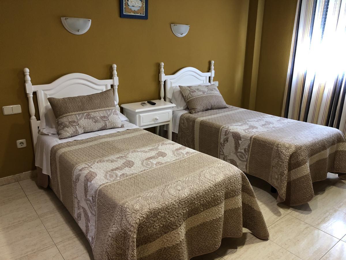 Hostal 82 Olias del Rey Luaran gambar