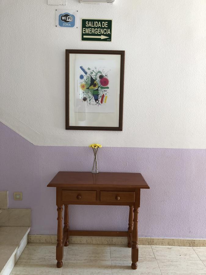 Hostal 82 Olias del Rey Luaran gambar