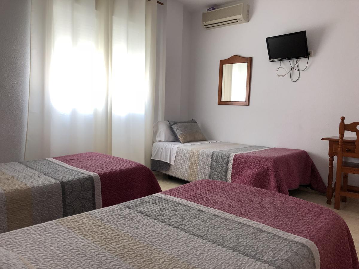 Hostal 82 Olias del Rey Luaran gambar