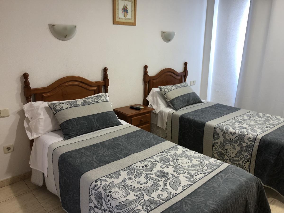 Hostal 82 Olias del Rey Luaran gambar