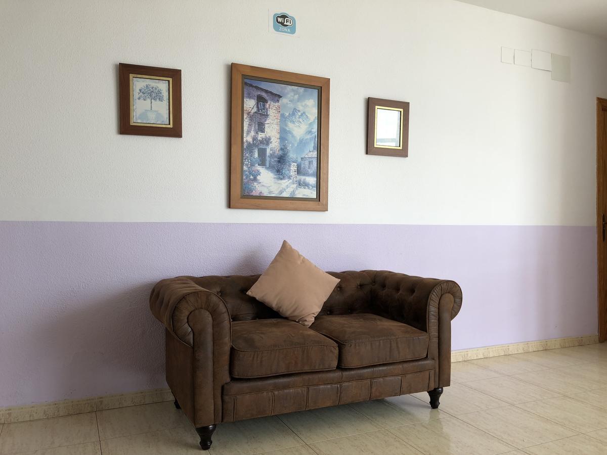 Hostal 82 Olias del Rey Luaran gambar