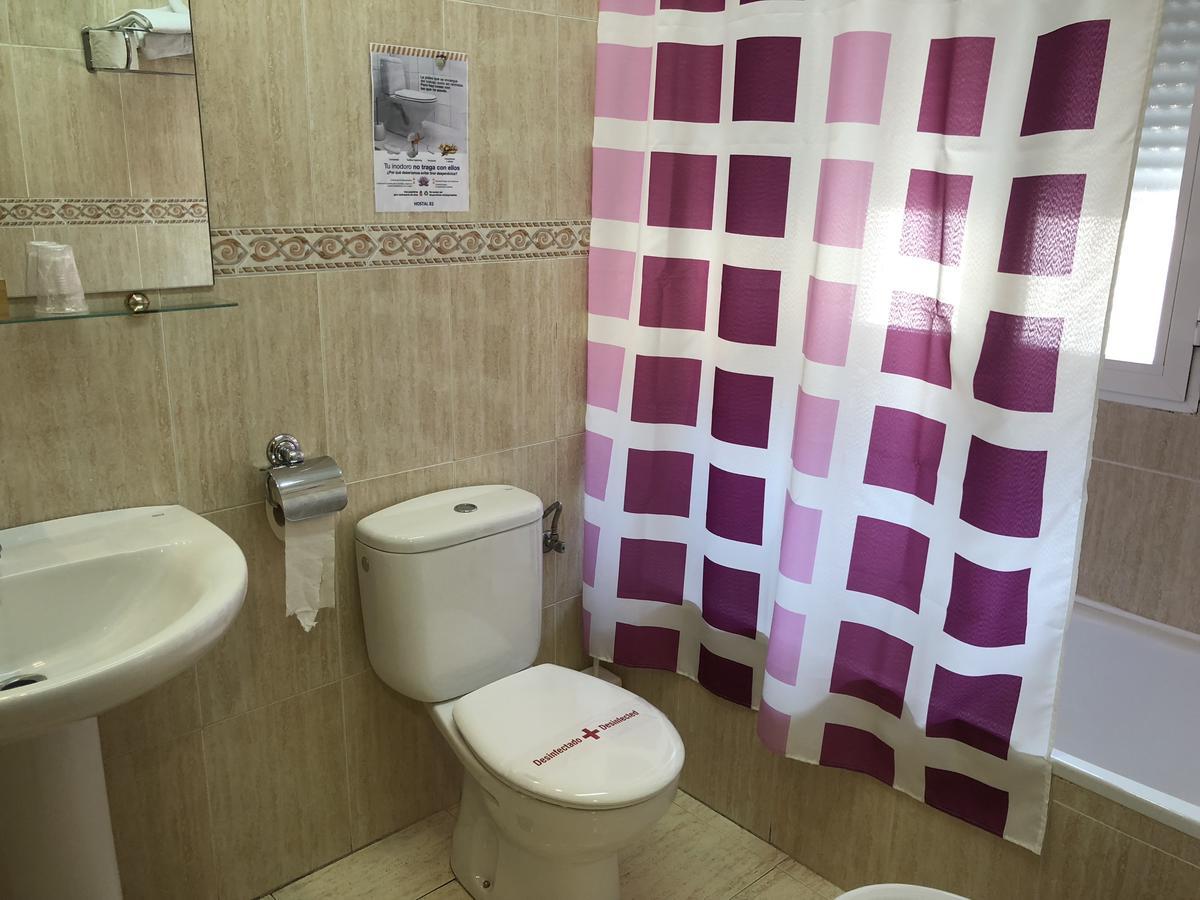 Hostal 82 Olias del Rey Luaran gambar