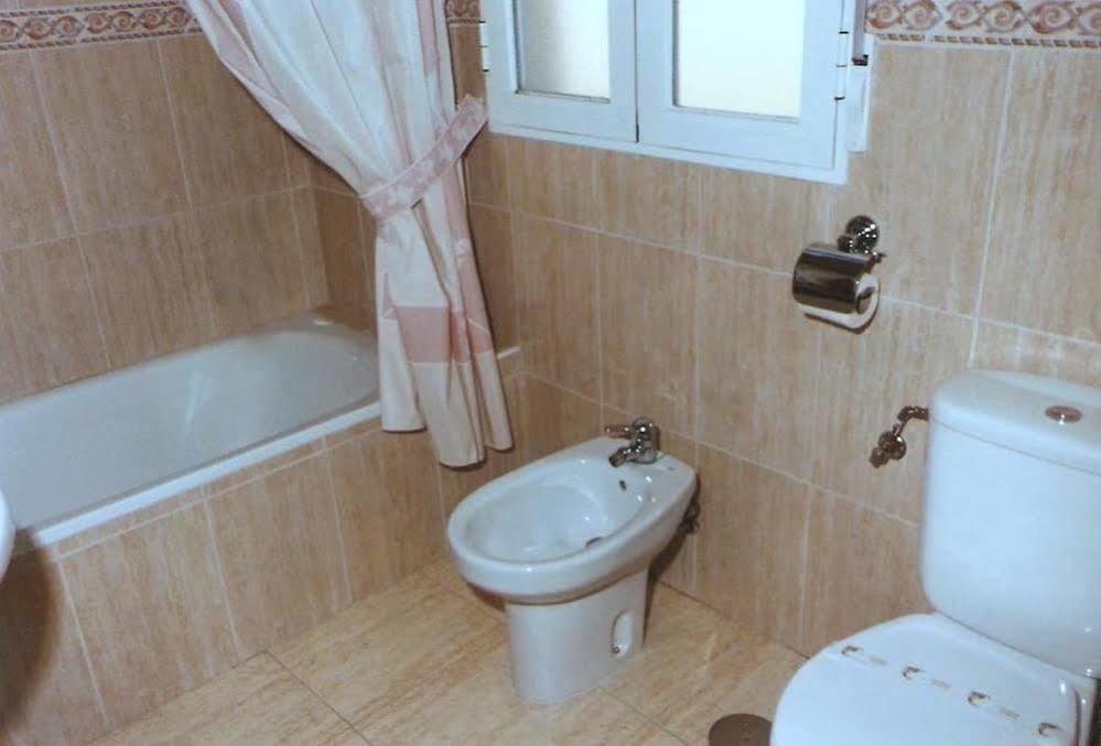 Hostal 82 Olias del Rey Luaran gambar