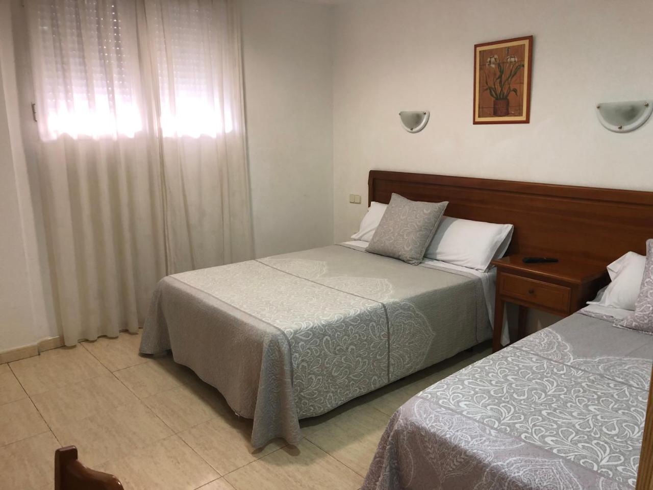 Hostal 82 Olias del Rey Luaran gambar